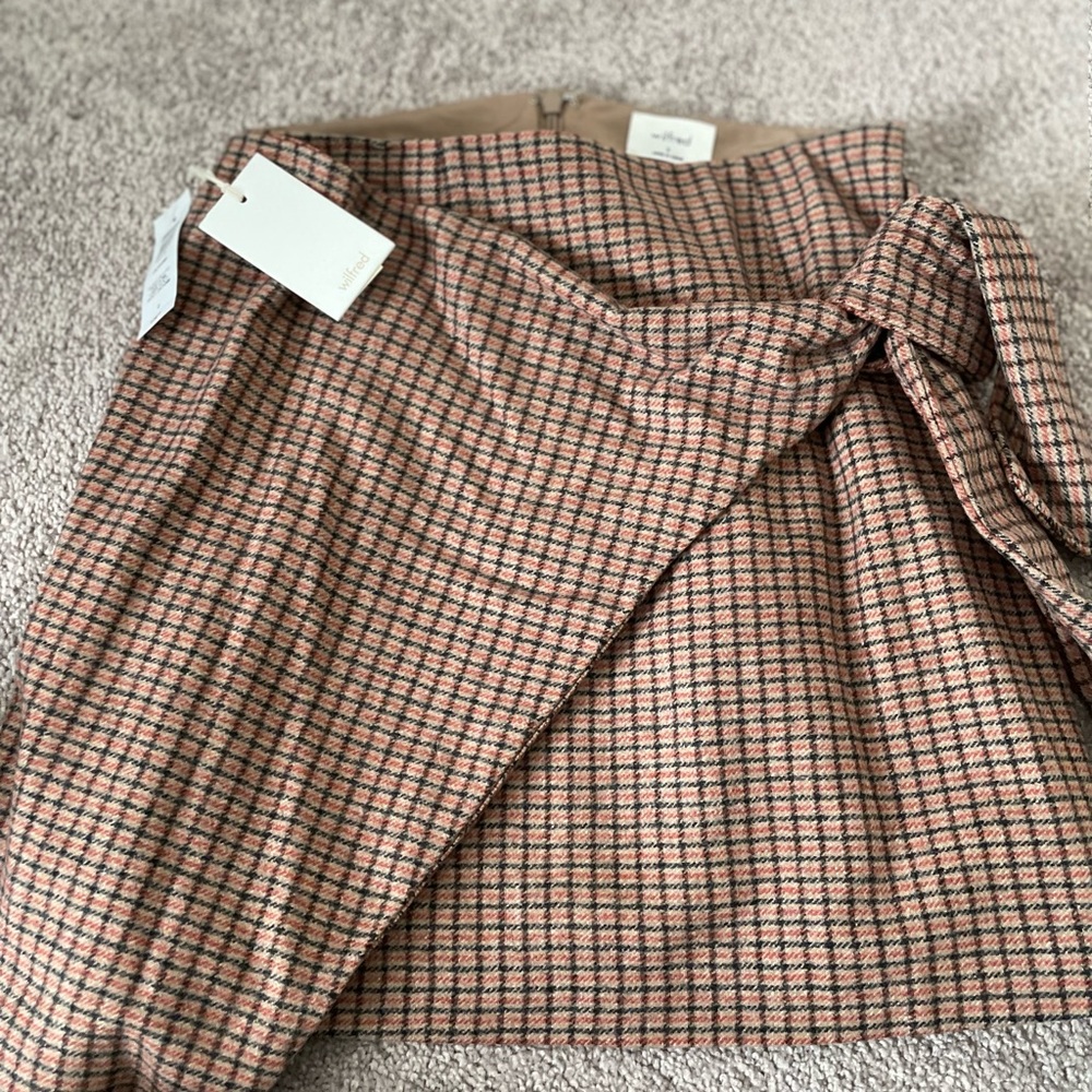 Brand New Aritzia Dorine Skirt Size 0
